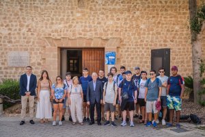 La visita del equipo de gobierno a la escuela de verano.