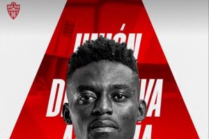 Baba también se convierte en jugador en propiedad del Almería como Langa y Maximiano.