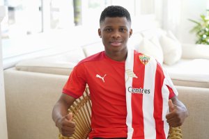 Ramazani llegaba así de feliz al Almería pero ahora le ha cambiado la cara.