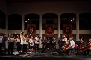 La Orquetas Joven de la Escuela de Música de Roquetas de Mar.