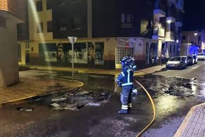 Quema de 14 contenedores en la madrugada.