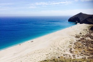 La playa almeriense con el azul más intenso.