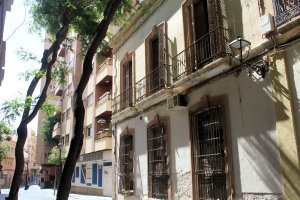Fachada de la calle Trajano de la antigua clínica de don Eusebio Álvaro.