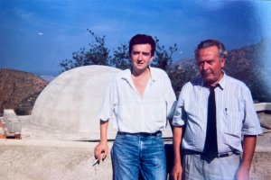 Miguel Lozano Román junto a su hijo Miguel Lozano de la Cruz, quien continuó solo unos pocos años más con el negocio de su padre.