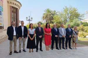 Foto de familia tras la firma de la incoporación de Almería a la alianza