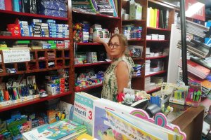 Juana López, en la librería-papelería Abril.
