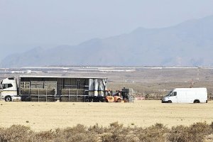Tráiler en los terrenos donde ya ha comenzado el montaje del festival Dreambeach.