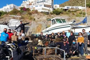 Imagen de archivo de una de las últimas recogidas de residuos marinos en San José (Níjar).