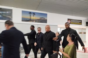 Luis Miguel en el Aeropuerto de Almería. Foto de Lola González 