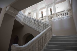 Escalera de acceso a las Casas Consistoriales