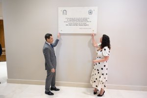 Descubrimiento de la placa de la reinauguración de las Casas Consistoriales