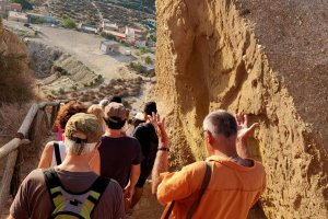 Participantes en la última visita a la Ciudad Nazarí de Bayra.