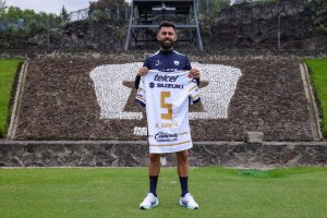 Rubén Duarte luce la camiseta de Pumas que defenderá con el alma. FOTO: Pumas.