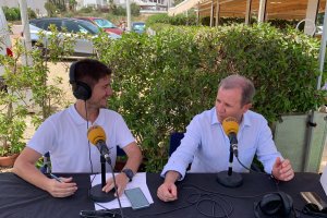 El presidente de la Cámara de Comercio, Jerónimo Parra (derecha) durante la entrevista.