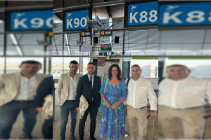 La alcaldesa de la capital, María del Mar Vázquez, y Ricardo Céspedes, gerente de LA VOZ y Cadena SER, en el Aeropuerto de Madrid.