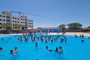 Los jóvenes de cinco pueblos almerienses en unas jornadas de convivencia en AquaVera.