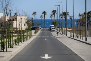Vial que conecta de Norte a Sur el sector urbanizado