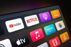 Pantalla con diferentes plataformas digitales.