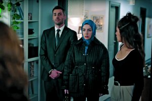 Kivilcim echa a Cimen: "Te has casado con ese hombre, ya no hay sitio para ti en mi casa".