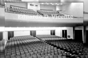 El cine Reyes Católicos fue un lujo para Almería. En 1961 era la única sala que contaba con aire acondicionado en verano.