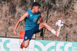 El internacional por Marruecos continúa ejercitándose con el primer equipo en Benahavís.