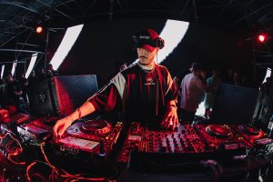 Wade en cabina durante una de sus sesiones.