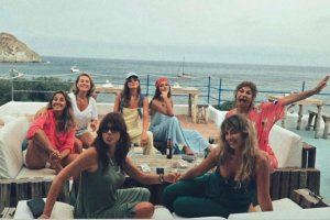 Raquel Perera comparte por Instagram una foto con sus amigas en Cabo de Gata: Isaben Jiménez, Sara Carbonero, Vanesa Martín y Marta Giron, entre o