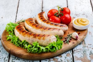 Salchichas de pollo. Imagen descargada de www.depositphotos.com.