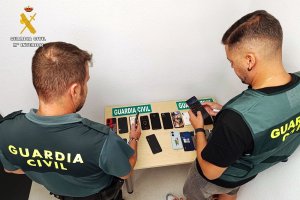 La Guardia Civil recupera más de una veintena de móviles robados en el festival Juergas Rock.