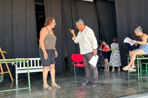 Isabel María Haro y Alonso Guerrero, directores de 100 años de teatro, ensayando el pasado jueves.