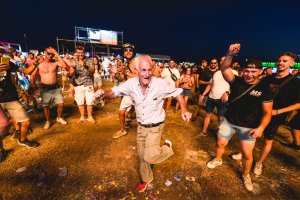 Don Agustín hace su paso más famoso en el Dreambeach de este año. Fotografía de @davidxshoot