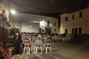 Cine de Verano en la Plaza de Olula de Castro.