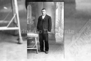 Bernabé Navarro, el hombre de la diligencia, en una fotografía hecha en el estudio del prestigioso retratista Mateos.
