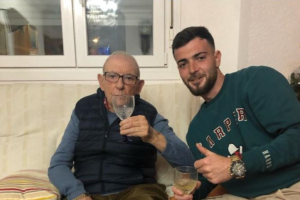 Manolo Piedra con su nieto Manolo al que adoraba.