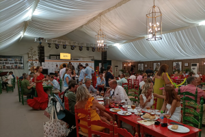 Interior de una de las casetas de la Feria de Almería 2023.