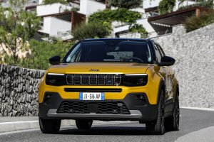 Fiel al ADN de la marca, el Jeep Avenger destaca por su versatilidad en cualquier tipo de superficie