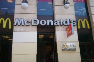 Imagen de archivo del antiguo McDonald's del Paseo de Almería.