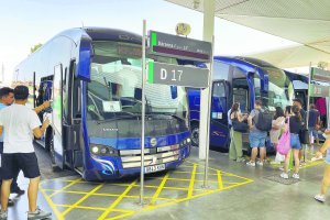 La demanda obliga muchas veces a Busbam a reforzar la flota de autobuses que cubren la línea entre Almería y Madrid y viceversa.