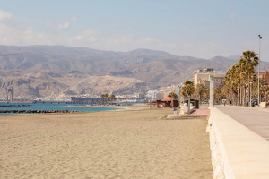 Playa de El Zapillo, en Almería capital.