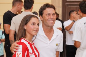 Rubi se paró con los aficionados a las puertas del Santuario de la Virgen del Mar.