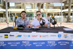 Rafa Díaz, responsable de Santa Clara, bajo el set de la Cadena SER al lado de Alfredo Casas. | Bego Cánovas