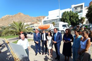 Momento en el que se explica el proyecto al ministro Óscar Puente en la zona de la actuación