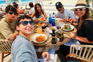 Núria Roca, Juan del Val y sus hijos.