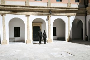 Patio del Museo del Realismo Español Contemporáneo (MUREC) de Almería.