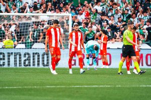 No se puede conceder tanto en defensa, hay que tapar el agujero.