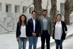 El alcalde de Mojácar visita las obras del nuevo Centro de Salud.