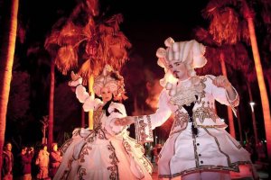 Las meninas barrocas del pasacalles de Paco Cañizares.