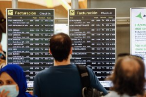 Imagen de archivo de las pantallas de un aeropuerto.