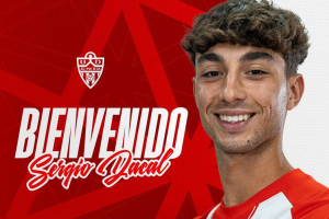 Almería y Sporting han acordado el traspaso del extremo asturiano.