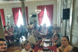 Los participantes del torneo disputando una partida.